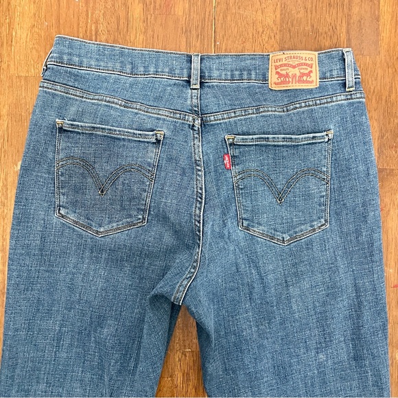 Women’s Levi’s Classic Boot Jeans - Picture 4 of 7